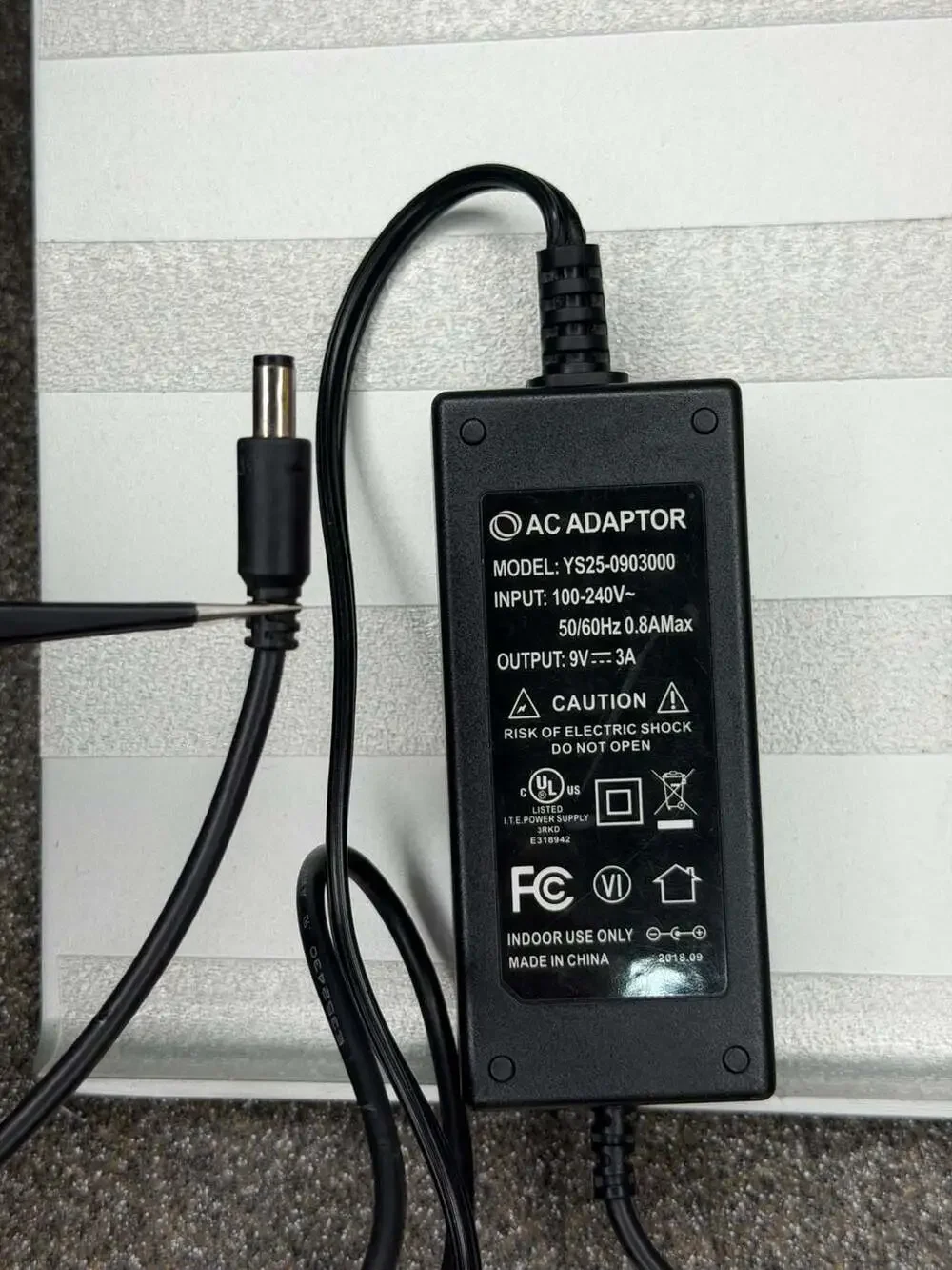 AC Adaptor Power Supply Model YS25-0903000 9V 3A